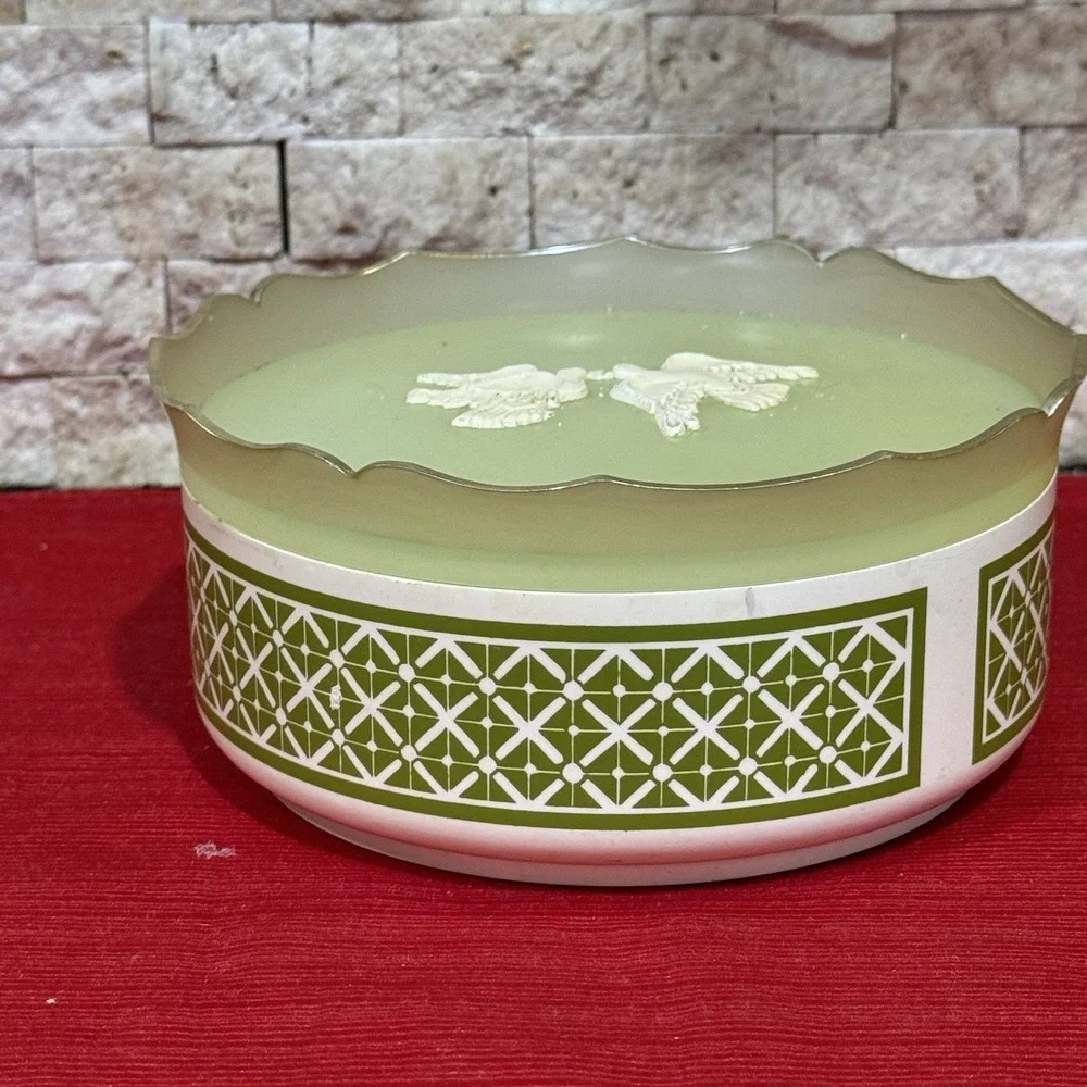 1960s Avon Somewhere Beauty Avocado Green Powder‎ Box • White Doves Trinket Box